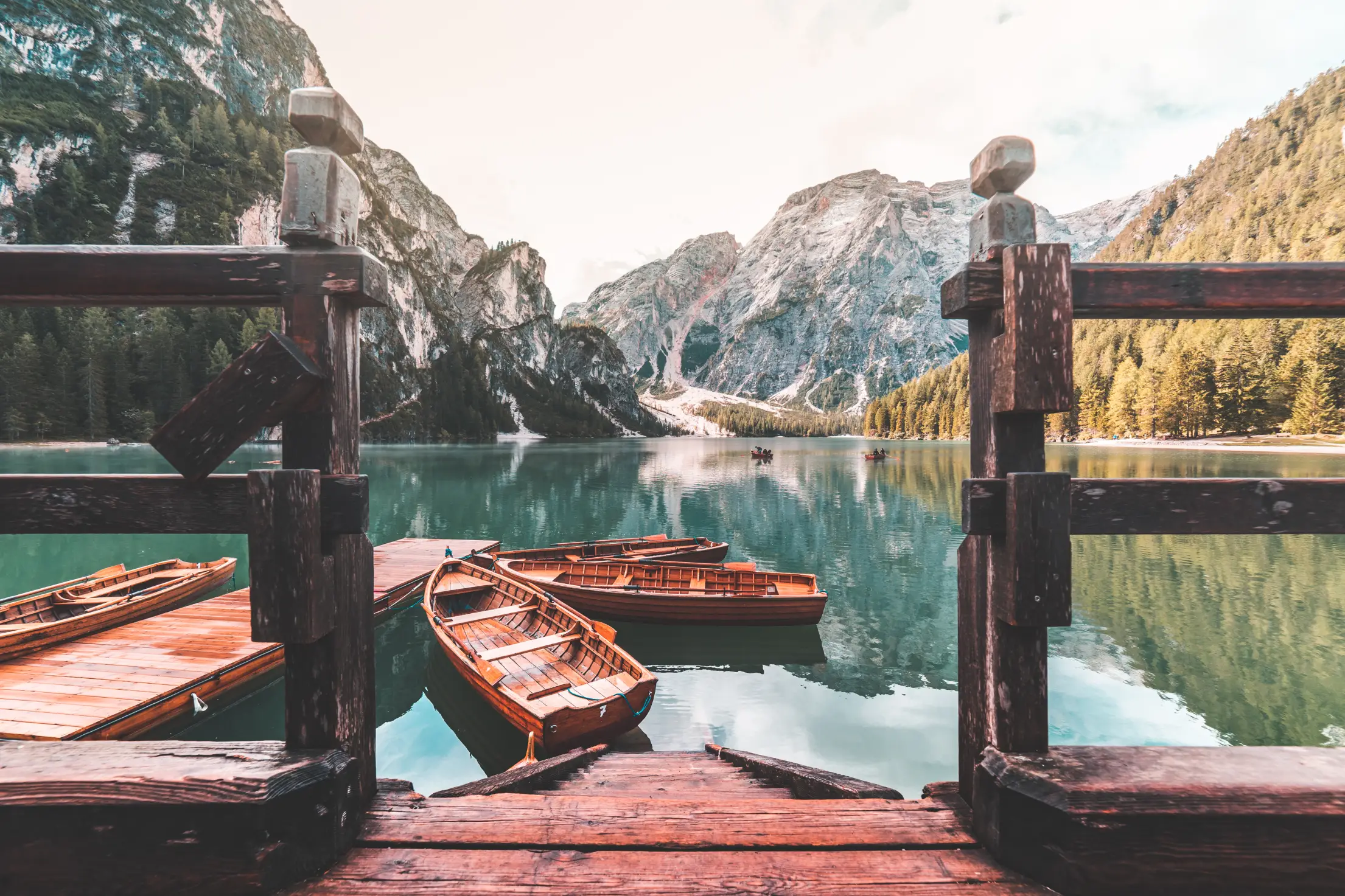 famous lago di braies pragser wildsee in italy free photo