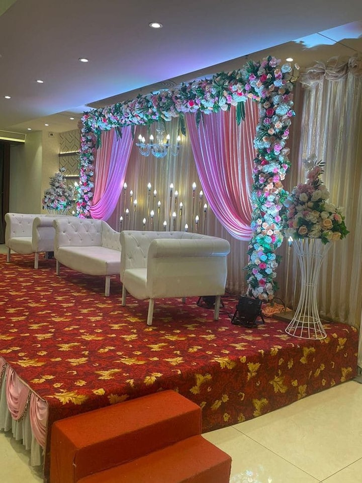Decorated Stage floral (25)