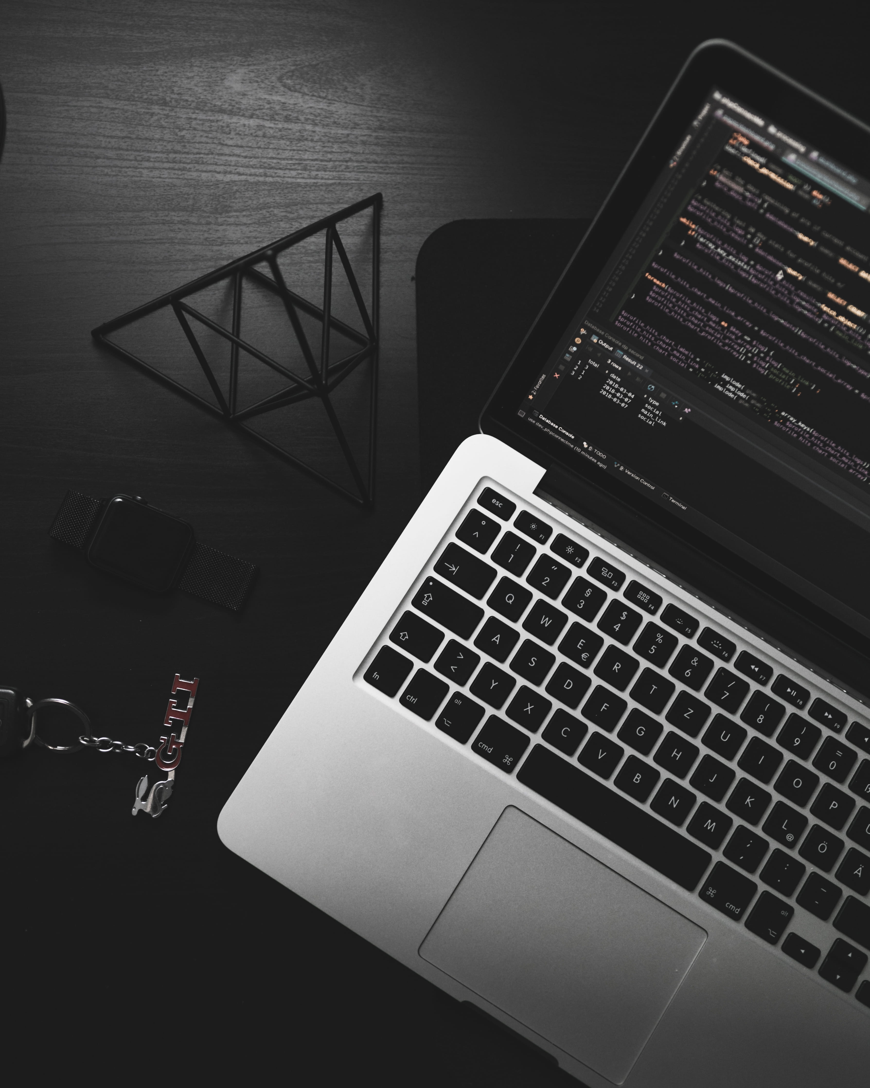 macbook minimal dark wallpaper