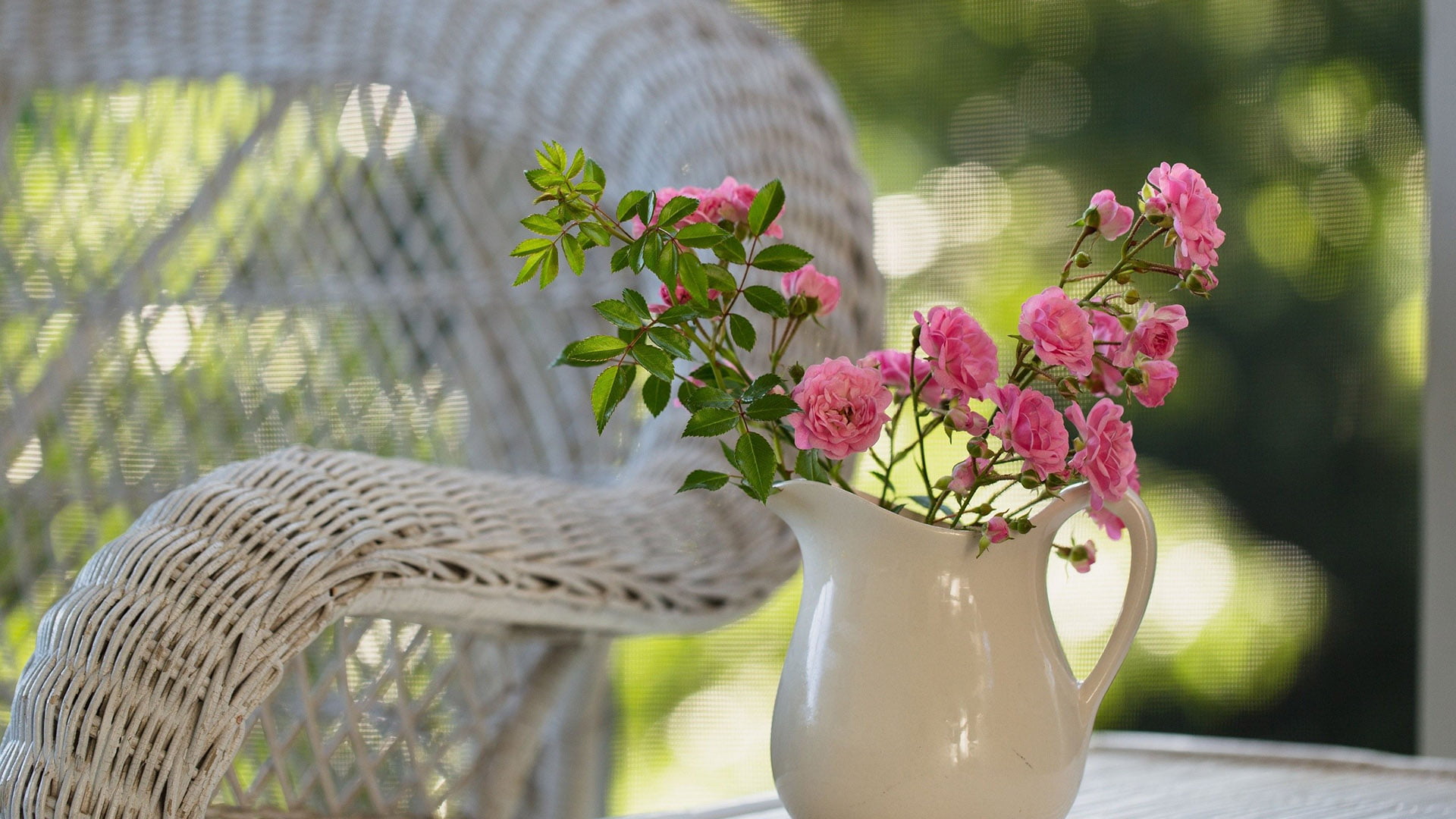 romantic flower vase floral wallpaper