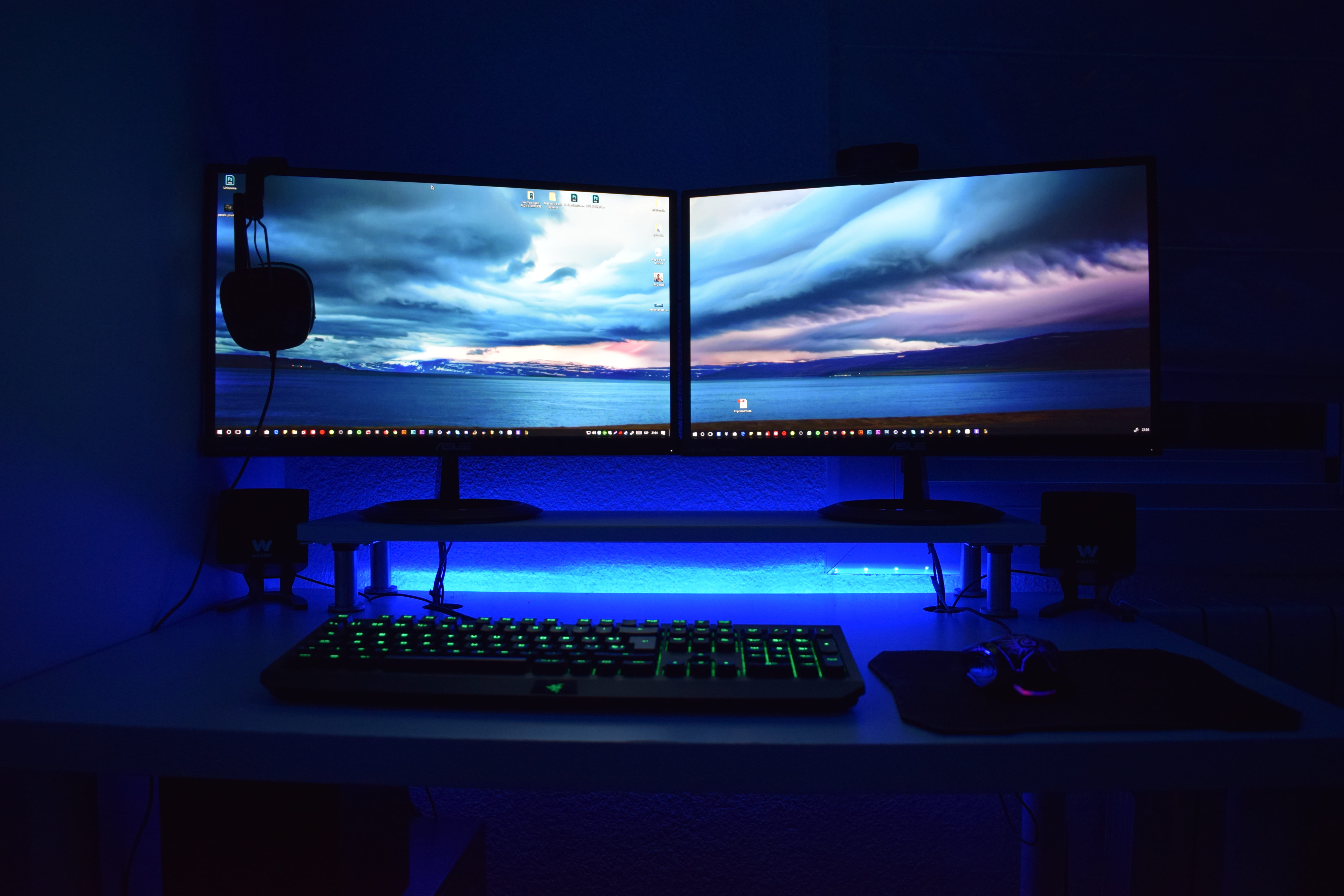 computer dark design desk c78762648f06d201559890c965ea5c6b
