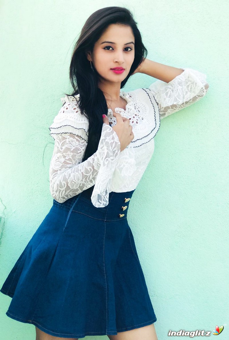 Actress Model Girl Image (32)